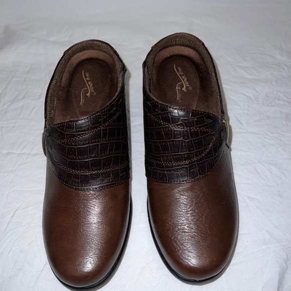 Easy Street Women’s Cynthia Brown Clogs/Mules - Size 6 - Picture 4 of 9